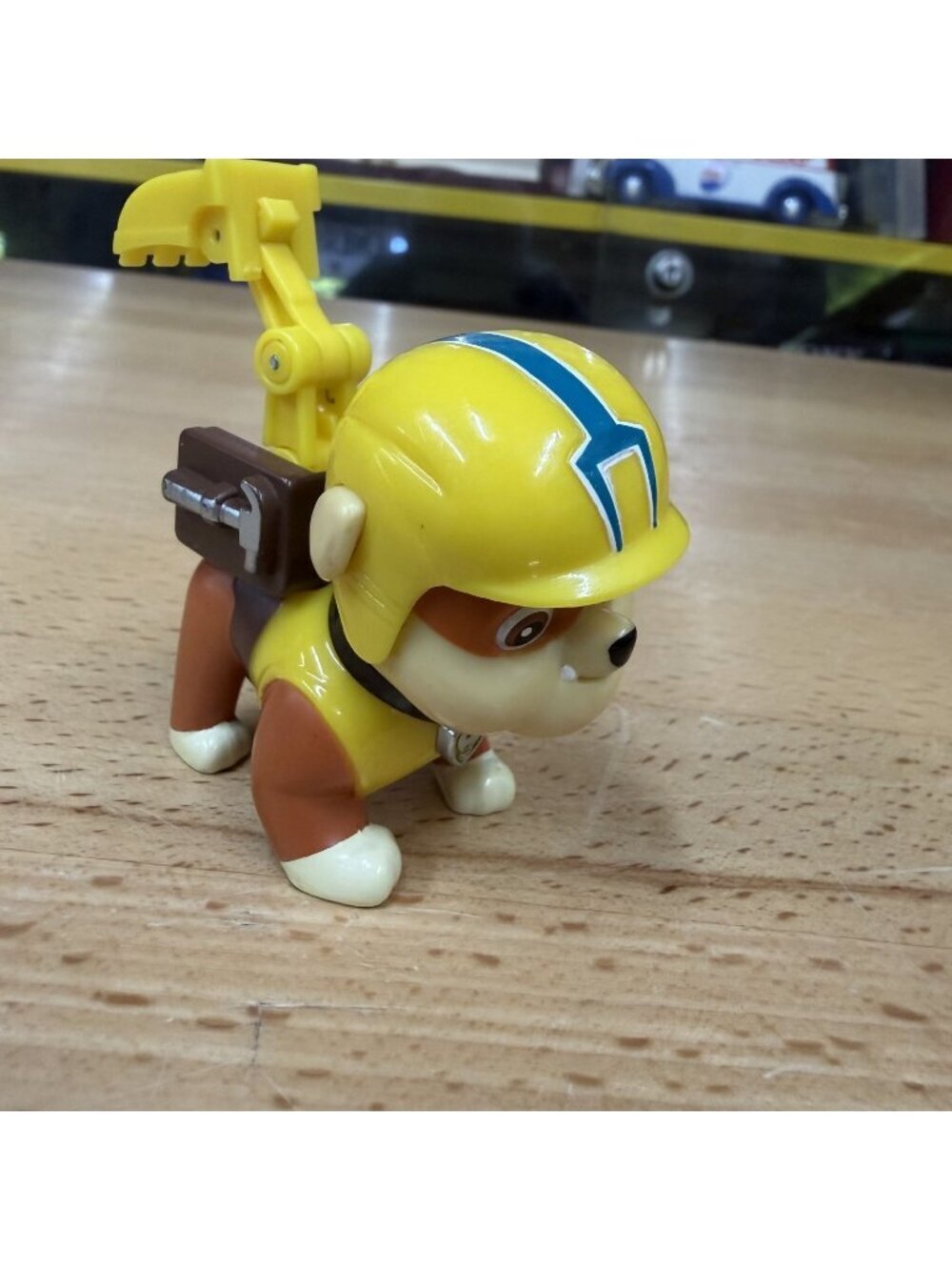 Paw Patrol ACTION PACK PUP flat yellow RUBBLE figure w/ shovel
